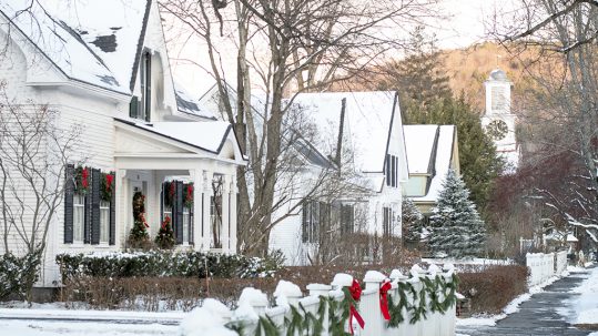 6 Beautiful Vermont Towns to Visit This Winter